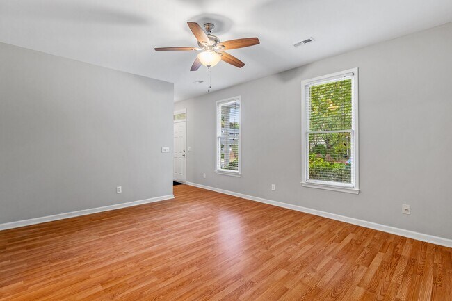 Building Photo - 37 Park Village Ln
