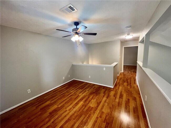 Building Photo - 5305 Summer Cir