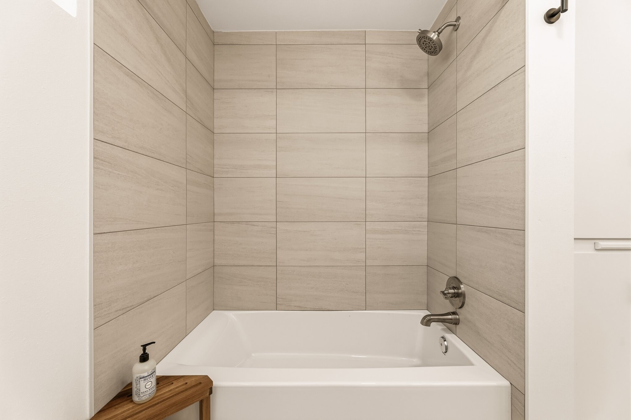 Building Photo - 100 N El Molino St