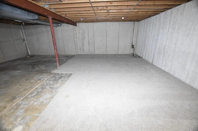 Building Photo - 24 Waterbury Cir