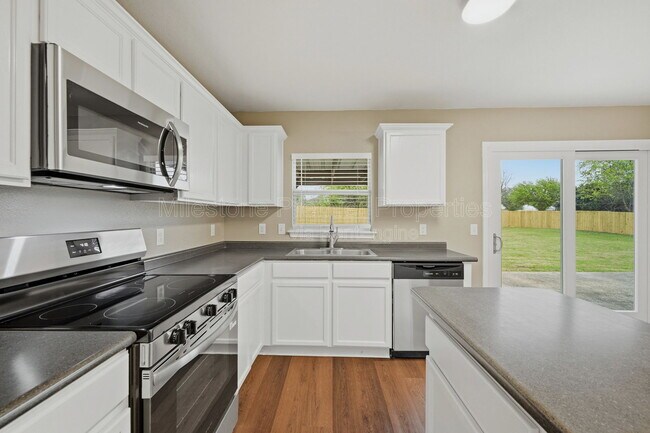 Building Photo - 4101 Cardinal Dr