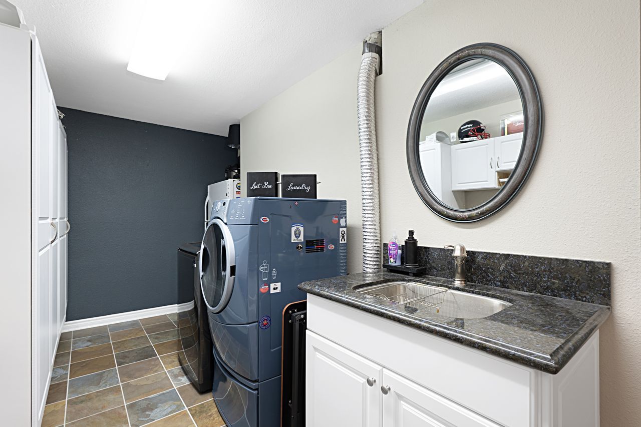 Building Photo - 8172 Manitoba St