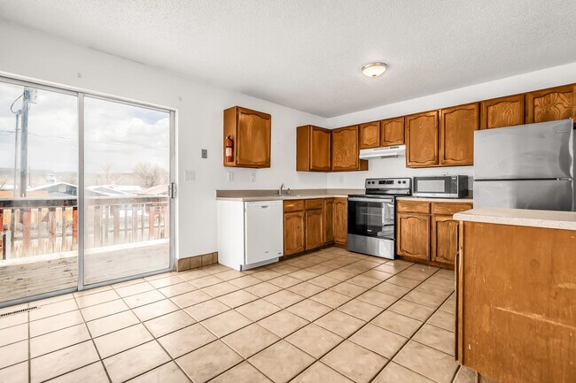 Building Photo - Charming Townhome in Beautiful Rangely, CO