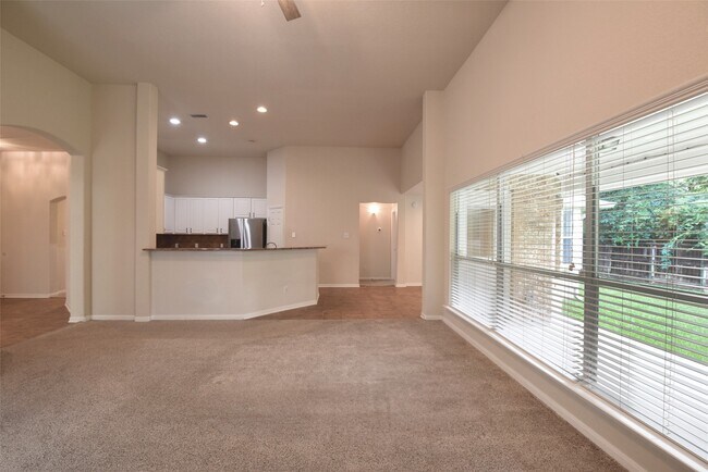 Building Photo - 22 E Hobbit Glen Dr