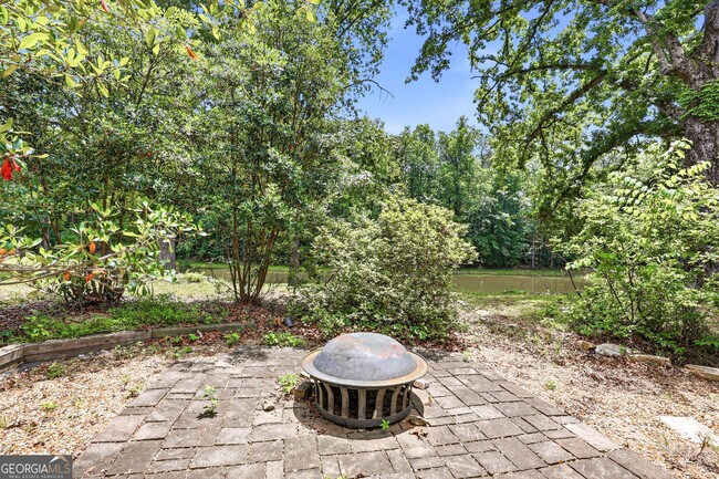 Building Photo - 3735 Smithtown Rd