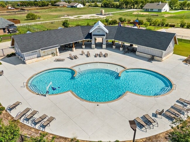 Building Photo - 127 Clearwater Ct