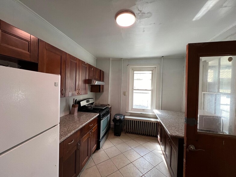 Building Photo - 334 Vine St