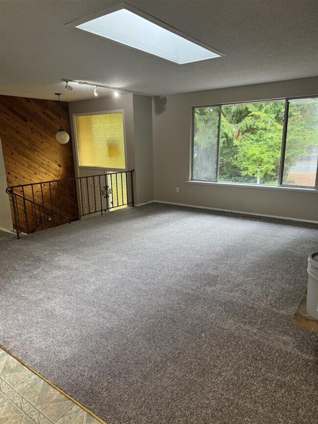 Building Photo - Beautiful 4 Bed 2.5 Bath home in Tacoma