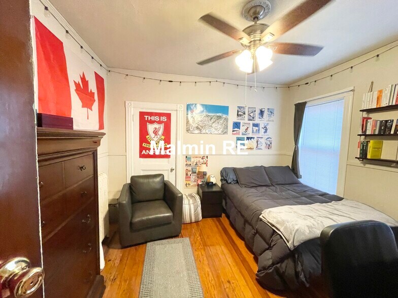 Building Photo - 89 Hillside St