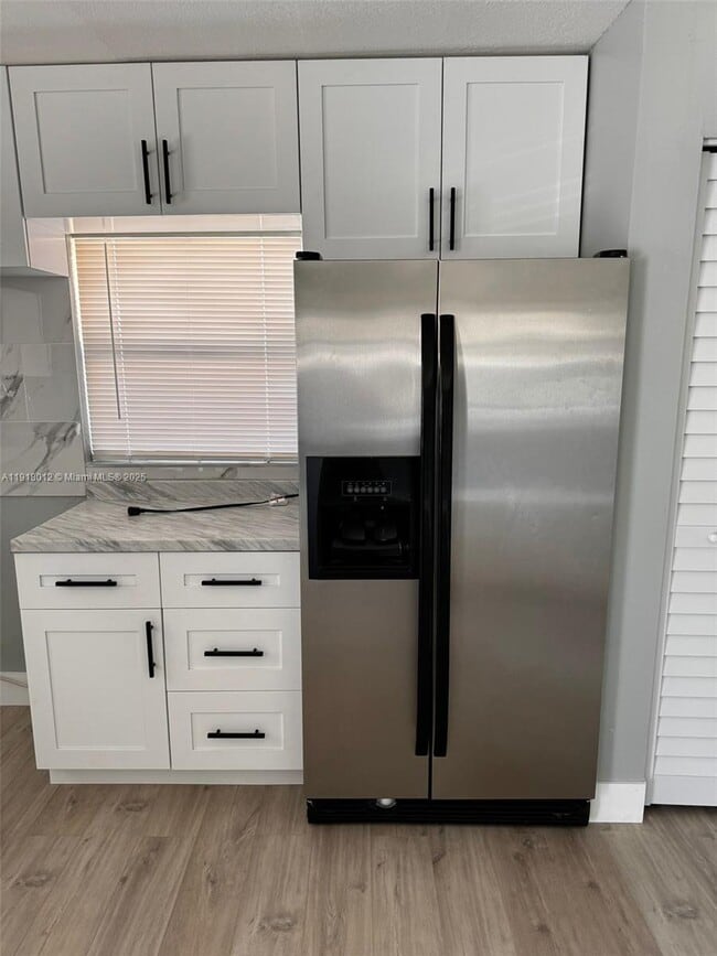 Building Photo - 141 W 6th St