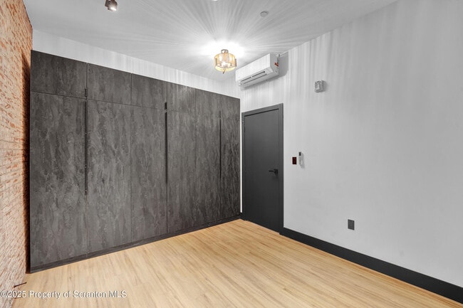 Building Photo - 115 Penn Ave