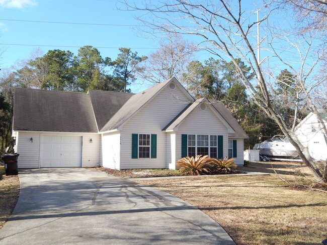 Building Photo - Adorable!!  Centrally located on quiet Cul...