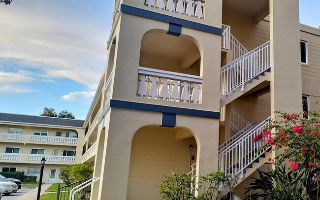 Building Photo - 2256 Spanish Dr