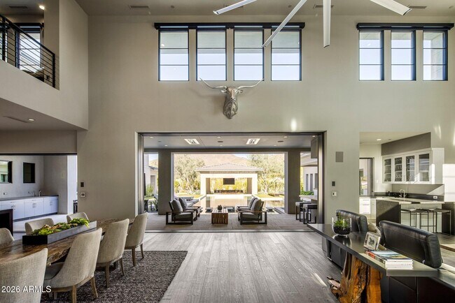 Building Photo - 10110 E Siesta Ln