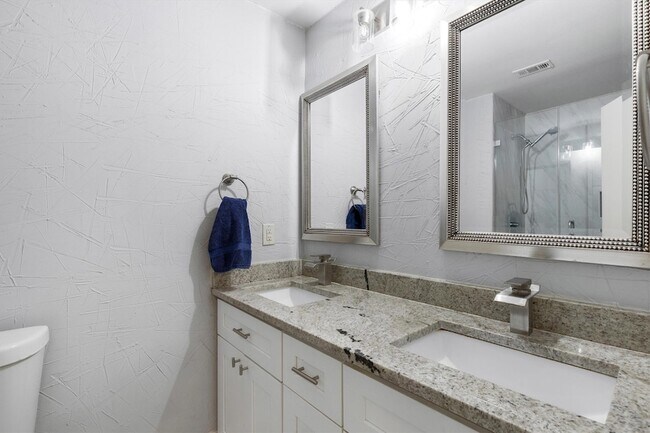 Building Photo - 7830 La Sobrina Dr