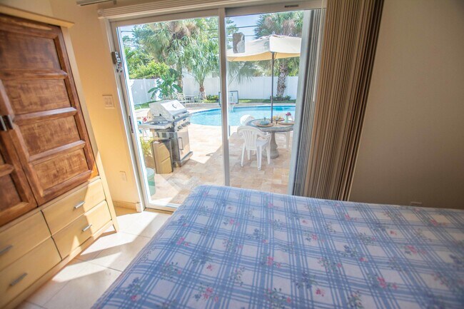 Building Photo - 1165 Cabana Rd