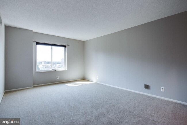 Building Photo - 8370 Greensboro Dr