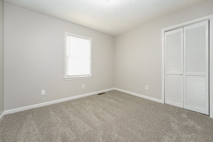 Building Photo - 700 Stacia Dr