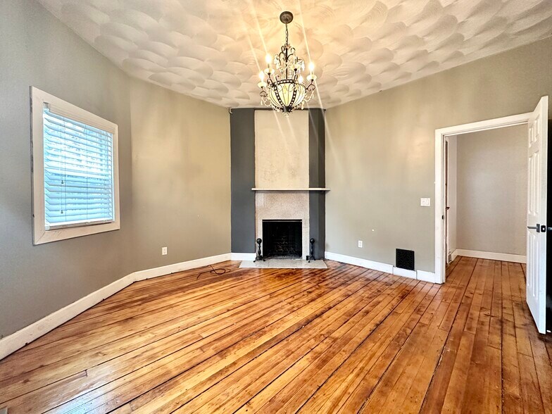 Building Photo - 124 Almy St
