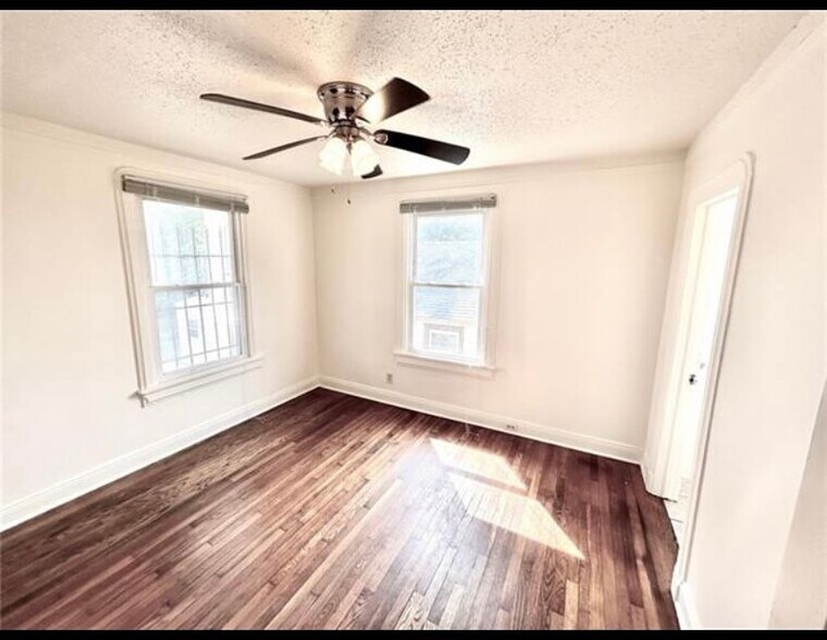 Building Photo - 8841 S Claiborne Ave