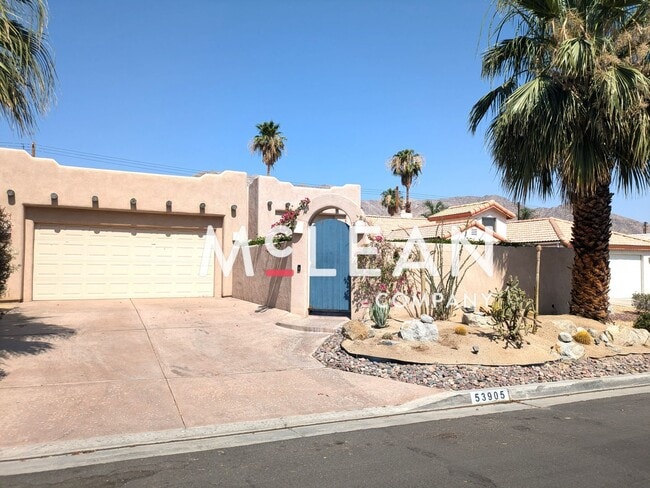 Building Photo - Classic 3 Bedroom Spanish Home with Pool