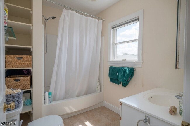 Building Photo - 54 Franklin Pl