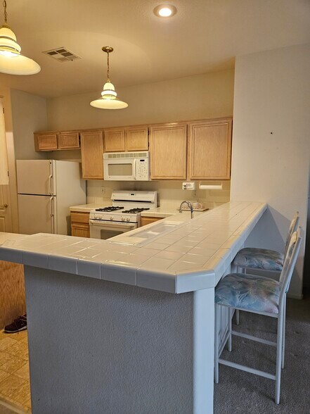 Breakfast bar - 5252 Sunny Beach Ln