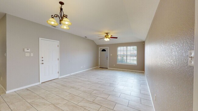Building Photo - AMAZING DUPLEX FOR RENT CLOSE TO FORT HOOD!
