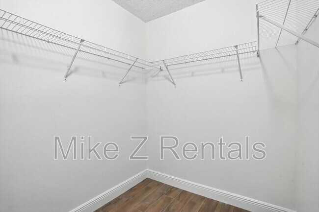 Building Photo - 8880 Colonnades Ct W
