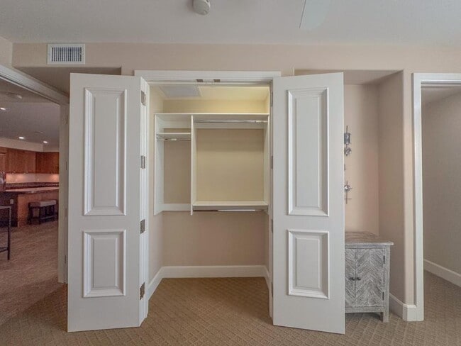 Building Photo - 5068 Scholarship