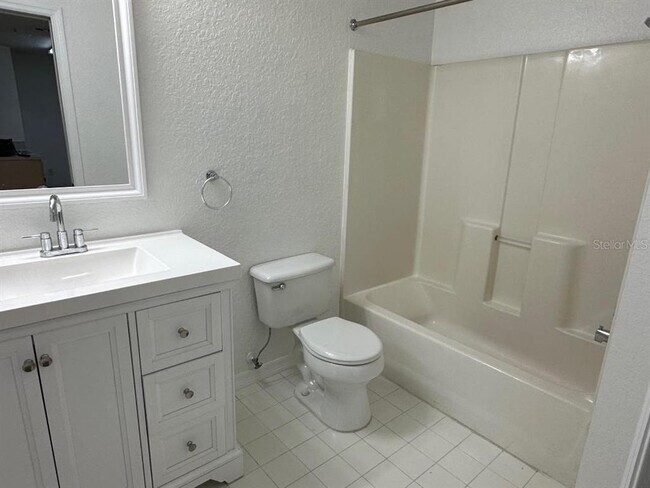 Building Photo - 5479 Vineland Rd