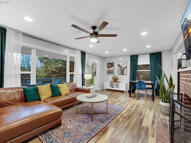Building Photo - 762-764 Erie Ave