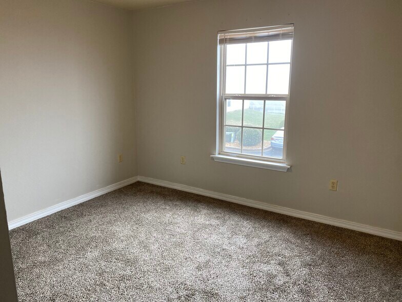 Building Photo - 320 Toni Ln