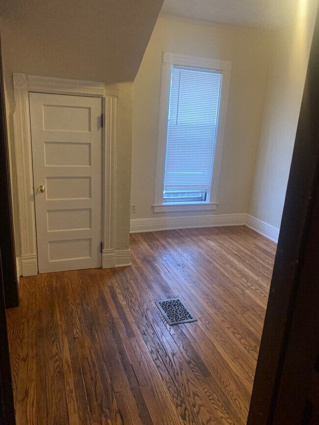 Bedroom - 695 West Ave