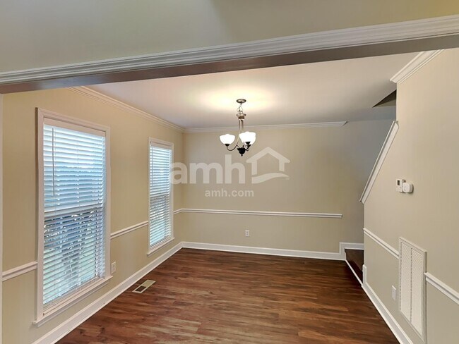 Building Photo - 2814 Sutherland Dr