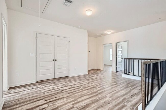 Building Photo - 1620 Bryant Dr