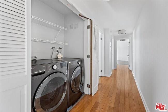 Building Photo - 11827 Goshen Ave