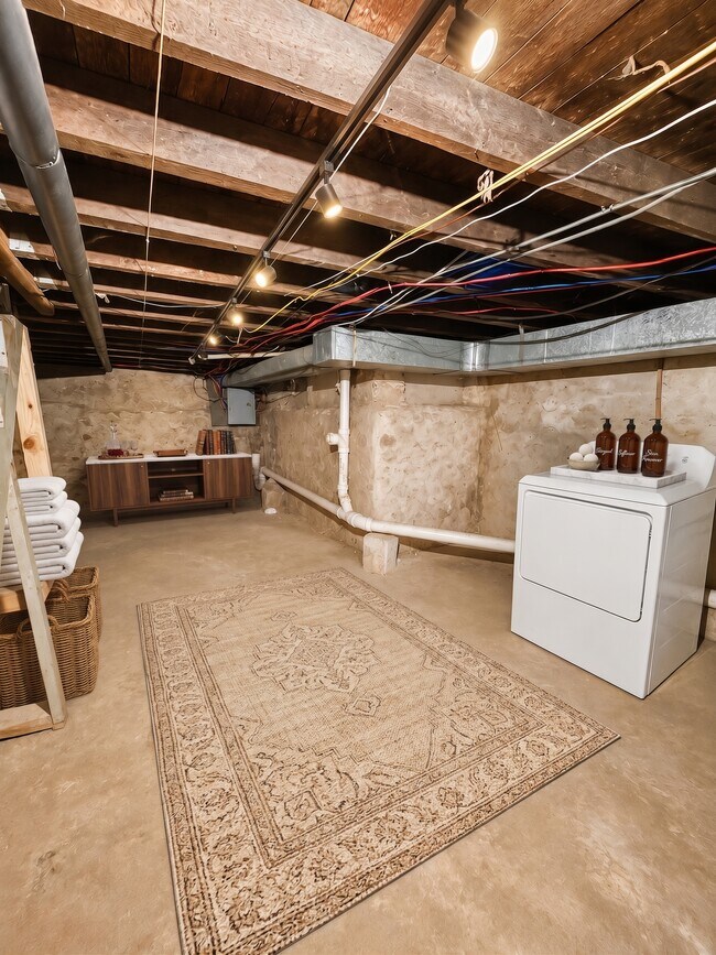 Building Photo - 3130 Hartville St