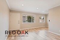 Building Photo - Fabulous Top Floor One Bedroom Featuring C...
