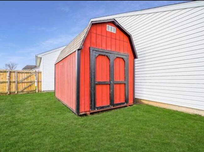 Building Photo - Spacious 3-Bedroom Lafayette Home with Office, Fenced Yard & 3-Car Garage
