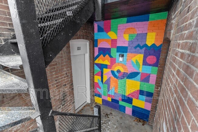 Building Photo - 4205 Ellenwood Ave