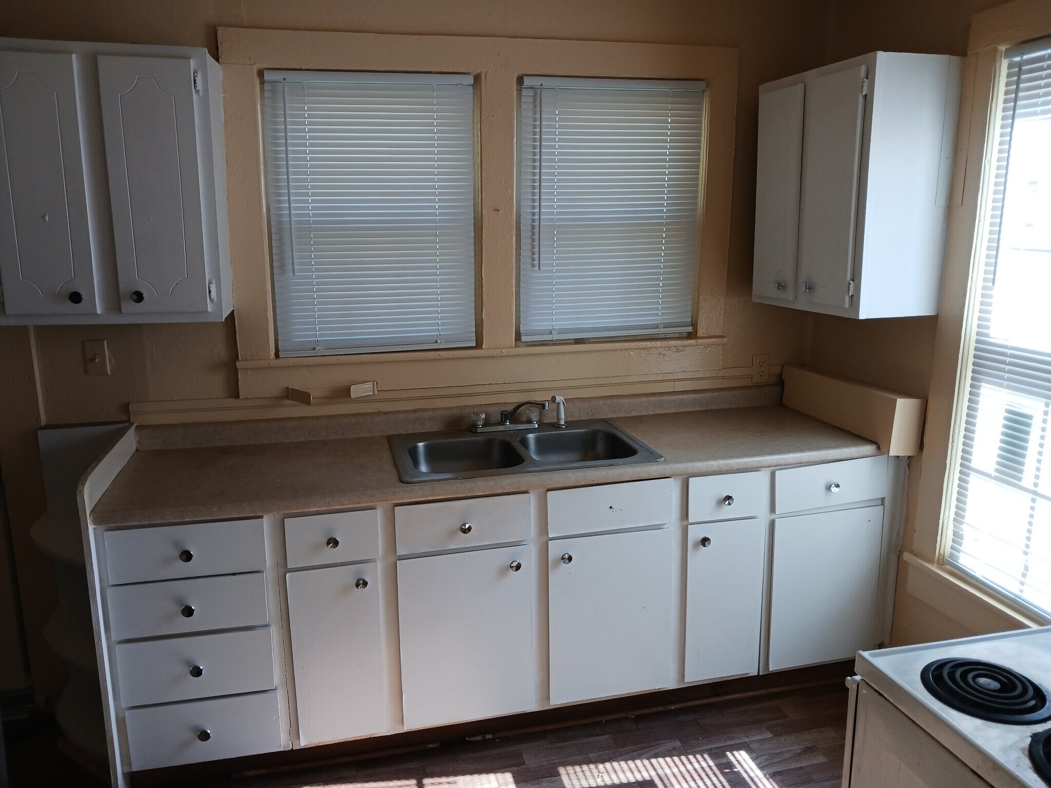 Kitchen - 1014 Henley St