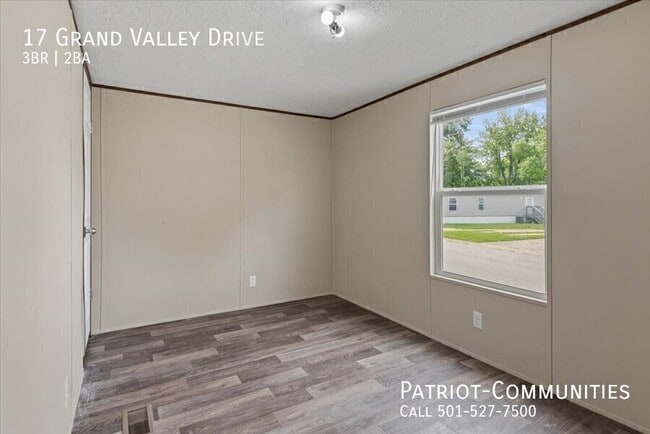 Building Photo - 17 Grand Valley Dr