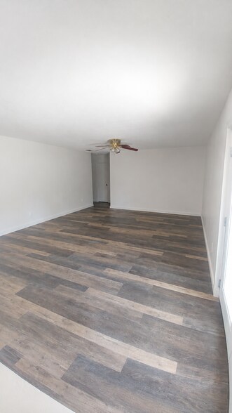 Living Room - 2006 Continental Dr