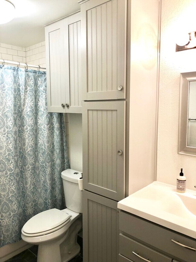 Building Photo - 10302 Annie Oakley Trail