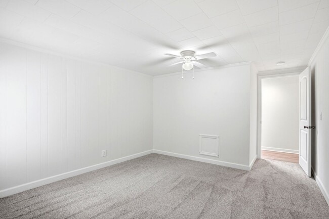 Building Photo - NEWLY RENOVATED!