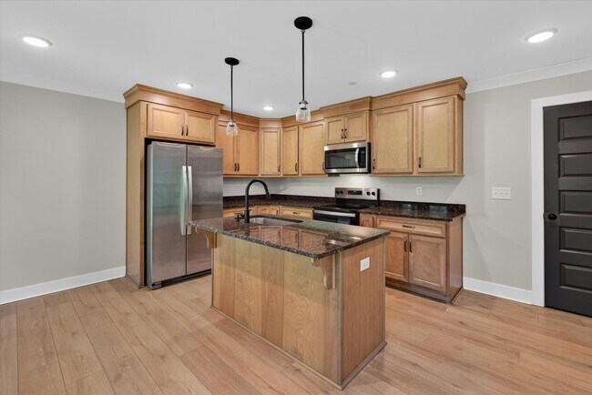Building Photo - 1088 Old Clarksville Pike