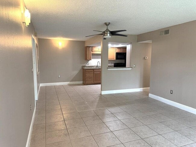 Building Photo - 5225 Vineland Rd