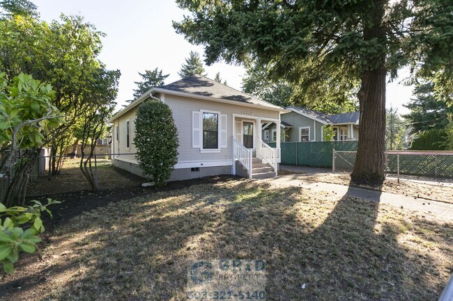 Building Photo - 2 Bedroom Home Available in Southeast Port...