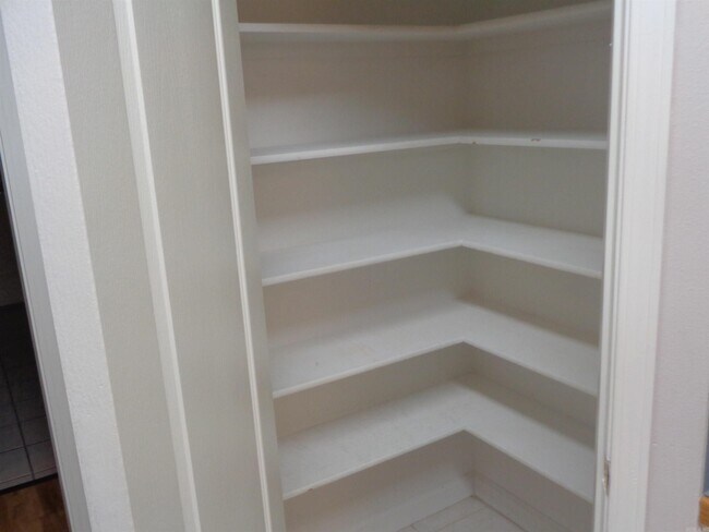 Building Photo - 5059 Silver Oak Dr